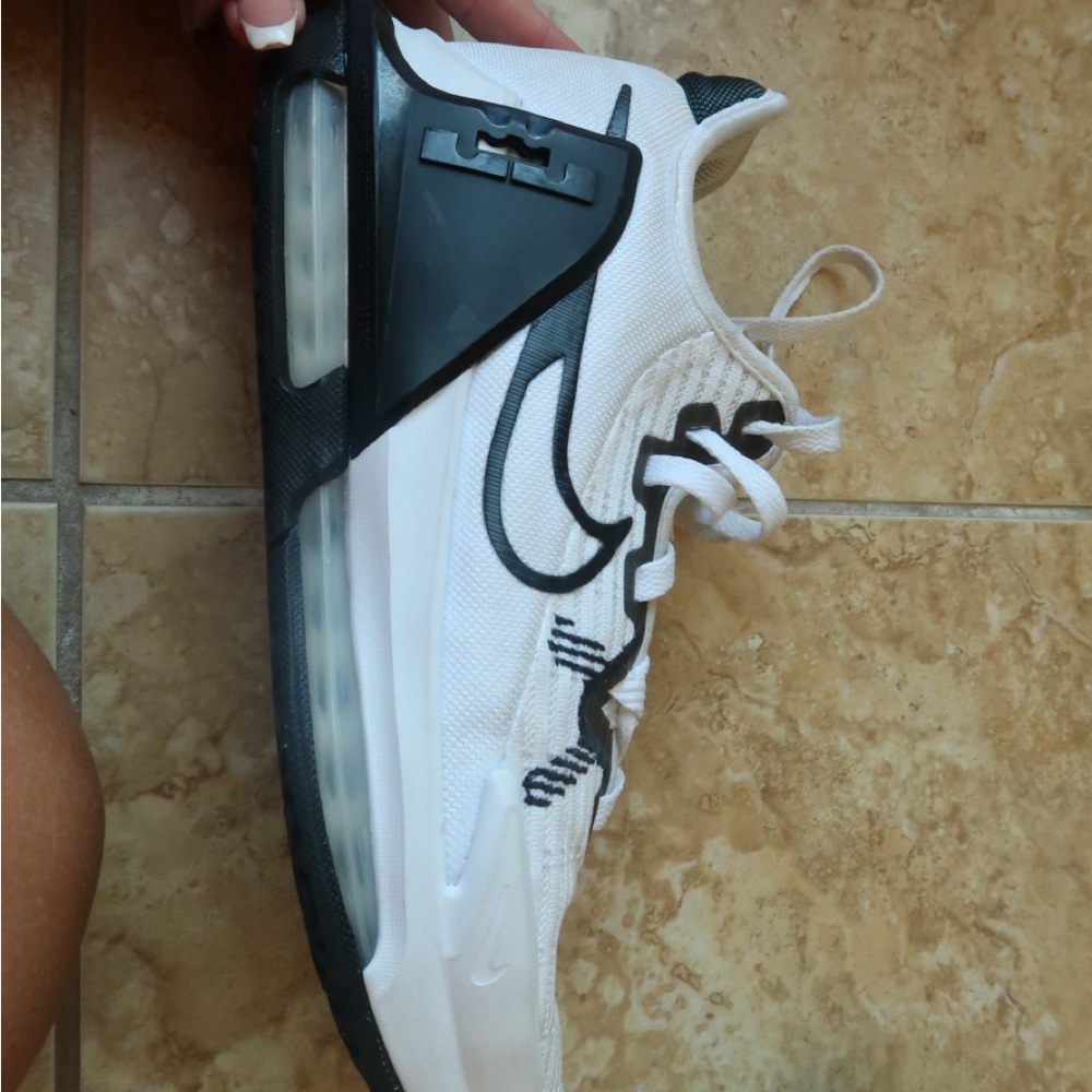Nike LeBron Witness 6 TB Court Shoes - Picture 6 of 8